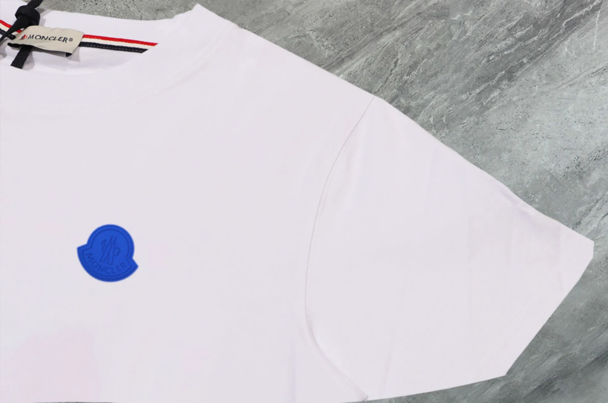 《 》 《Moncler~ 》2025New Arrival Quality T , Versatile Quality ！ ‼ 32 250G ‼ ， ， ， ， T 🤪 Sizes：S-M-L-XL-2XL ：Black，White， Same Style